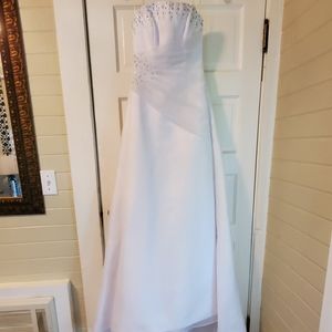 Never worn wedding dress